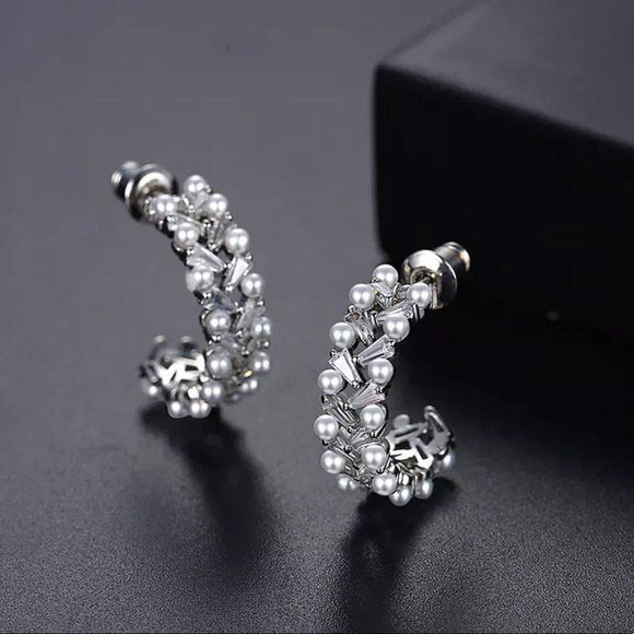 Pearl & Swarovski Crystals The Adanya Hoop Earrings - Picture 4 of 6